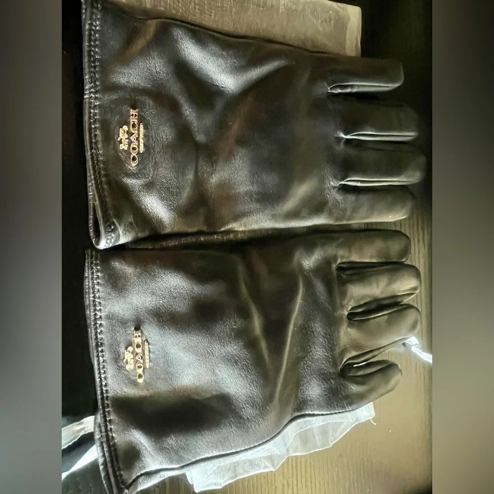Coach Plaque Black Leather Tech Sheep Leather , Lined Gloves NWOT size 7